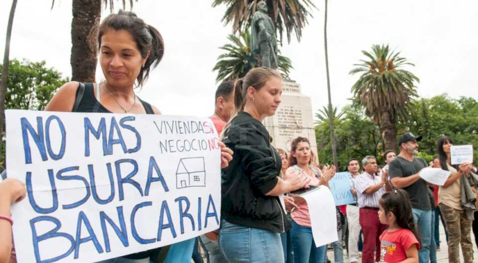 en-salta-mas-de-1.000-familias-estan-asfixiadas-por-los-creditos-uva