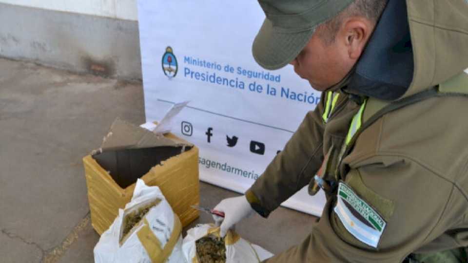 atraparon-a-dos-hombres-con-mas-de-1-kilo-de-droga-en-caucete