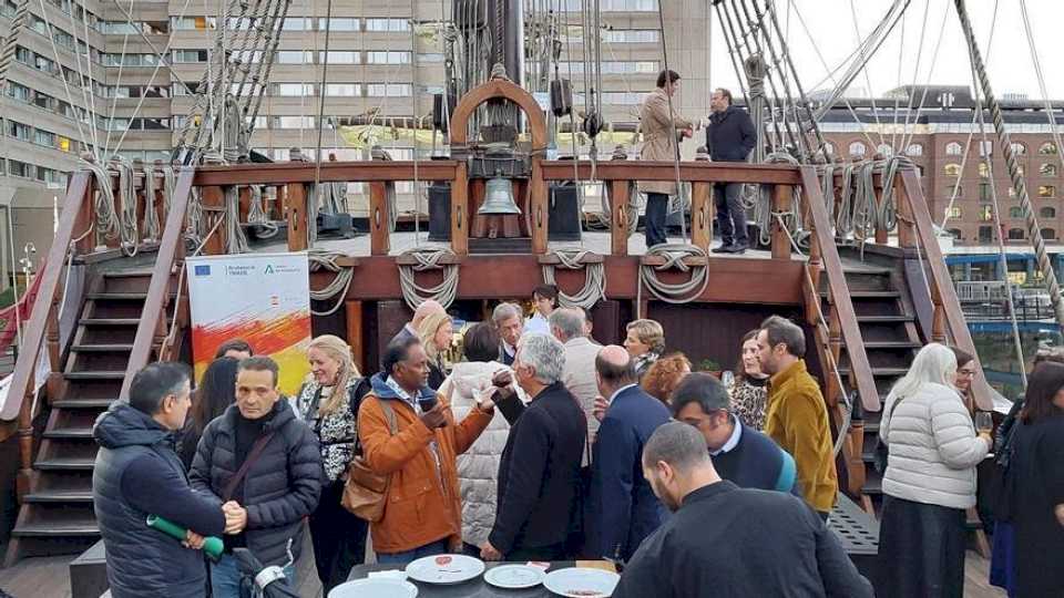 Andalucía TRADE se sube a un galeón en el Támesis para promocionar los alimentos andaluces en el Reino Unido