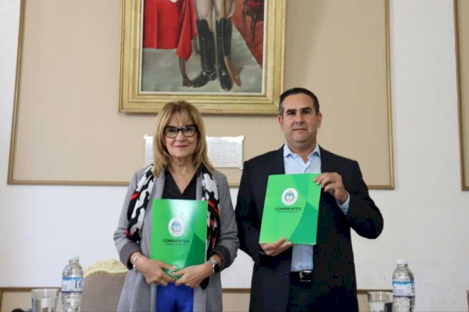 Irigoyen recibe colectivo para alumnos y docentes rurales