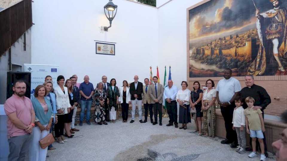 Finaliza la puesta en valor de las históricas murallas de la Villa con una placeta dedicada al sacerdote Manuel Osuna