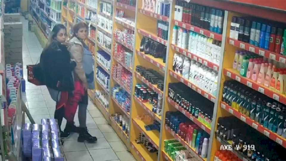 dos-mujeres-fueron-detenidas-por-intentar-robar-en-un-reconocido-supermercado