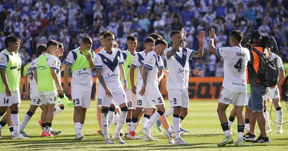 asi-quedo-la-tabla-de-posiciones-de-la-liga-profesional-tras-el-triunfo-de-velez-sobre-racing,-con-huracan-cerca-y-a-la-espera-de-talleres