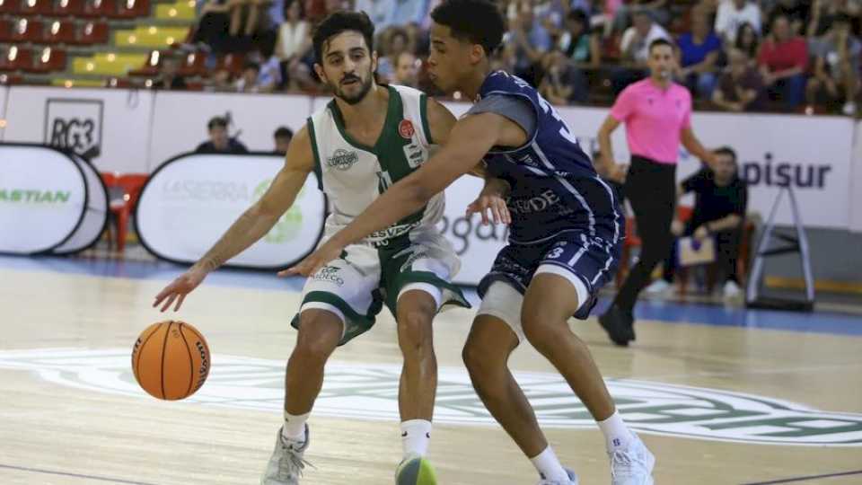 Coto Córdoba Baloncesto-Rioverde Clavijo |  El partido de Segunda FEB en imágenes