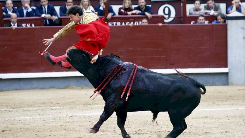 roca-rey,-herido-en-una-desigual-corrida