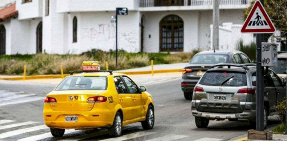 una-mano-para-los-taxistas,-en-esta-economia-compleja