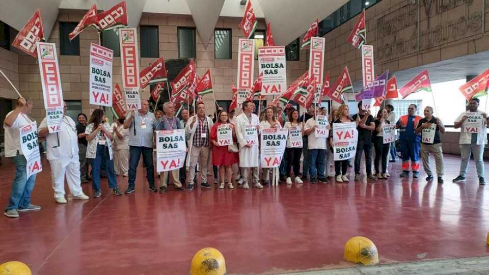 ccoo-se-concentra-en-el-hospital-reina-sofia-para-exigir-el-«desbloqueo-de-la-bolsa-del-sas»