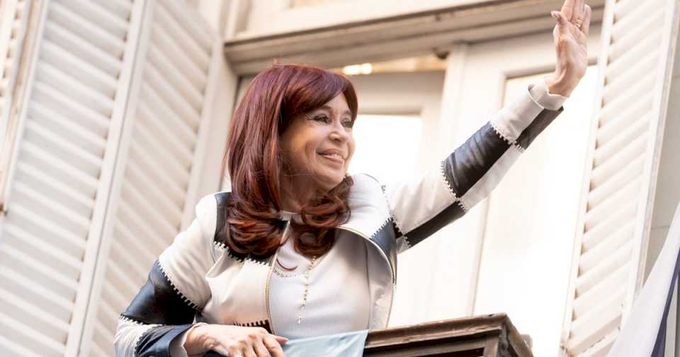 Cristina Kirchner confirmó su candidatura a la presidencia del PJ: «Estoy dispuesta a aceptar el desafío de debatir en unidad, acá no sobra nadie»