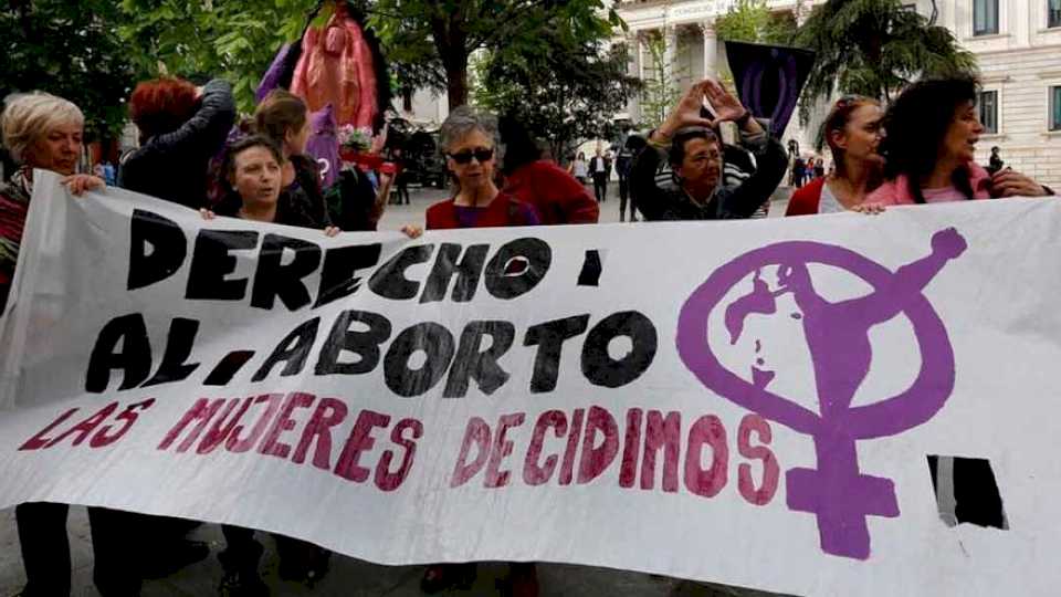 IU y PCA lanzan una campaña informativa en centros educativos sobre derechos sexuales y reproductivos