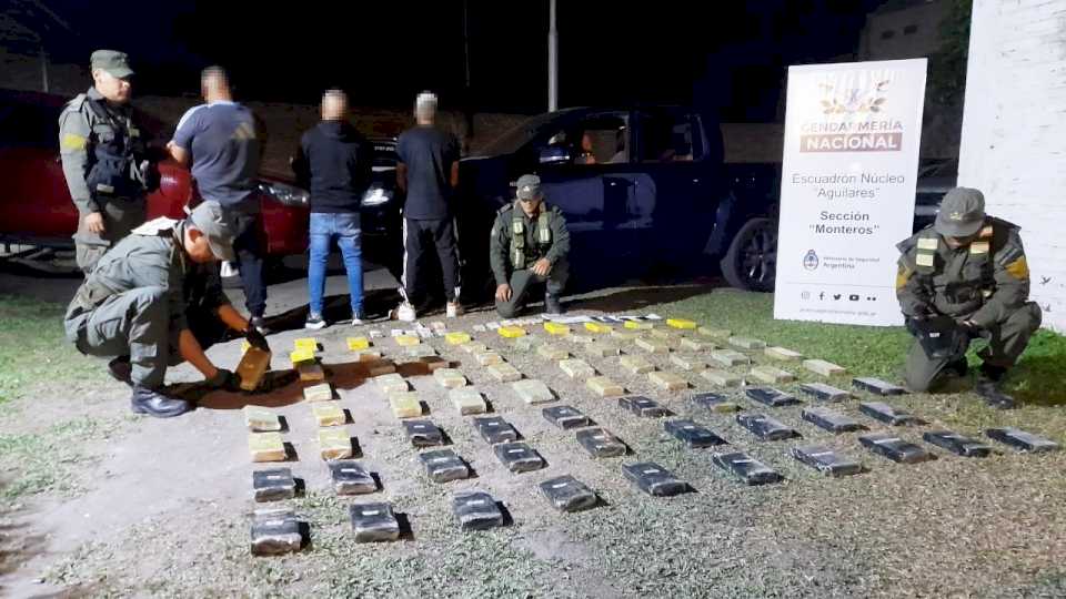 en-tucuman-detienen-una-camioneta-con-mas-de-84-kilos-de-cocaina-que-iba-de-salta-a-mendoza