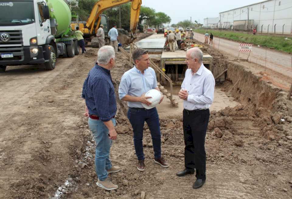 Roy Nikisch valoró el trabajo conjunto con la provincia en la obra de avenida Coronel Falcón