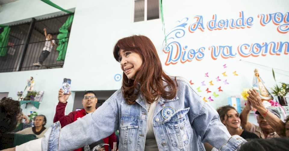 Ya lanzada en la carrera por conducir el PJ, Cristina gestiona apoyos para armar una mesa de unidad