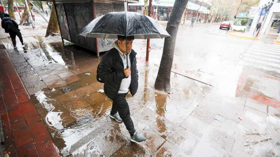 pronostico-del-tiempo:-sigue-el-alerta-amarilla-por-lluvias-fuertes-en-el-gran-mendoza