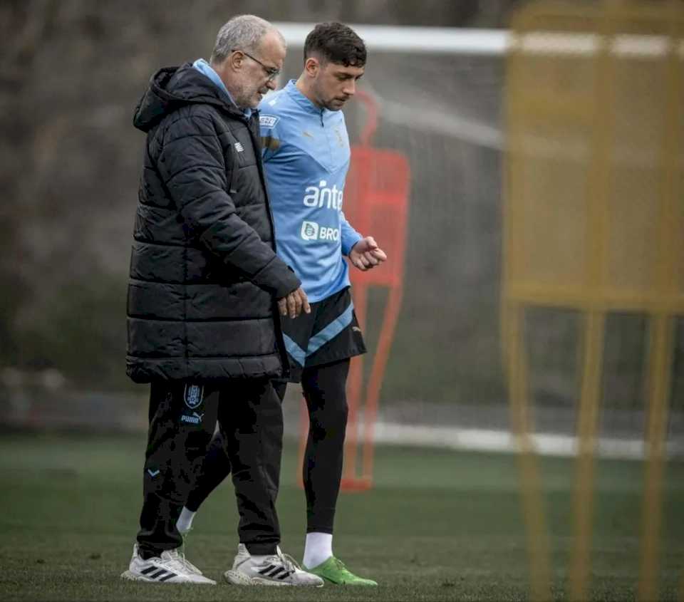 valverde-apunto-contra-bielsa-y-le-echo-lena-al-fuego-a-la-interna-en-la-seleccion-de-uruguay