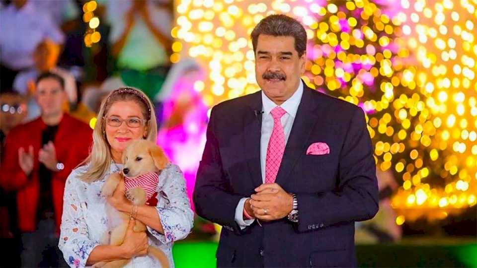 maduro-trato-de-“imbeciles-mercenarios”-a-quienes-criticaron-que-la-navidad-comience-en-octubre-en-venezuela