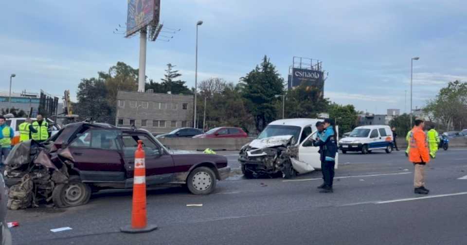 Choque fatal en la autopista Panamericana: murió un hombre de 84 años y hay dos heridos graves