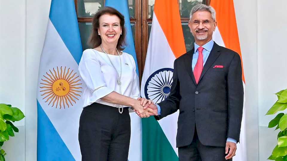 diana-mondino-aseguro-en-india-que-argentina-podria-rever-su-renuncia-a-los-brics