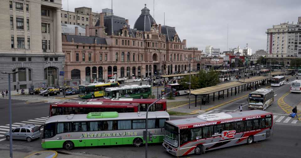 los-gremios-de-transporte-lanzaron-un-paro-general-el-30-de-octubre:-esta-en-duda-si-los-colectivos-se-van-a-sumar