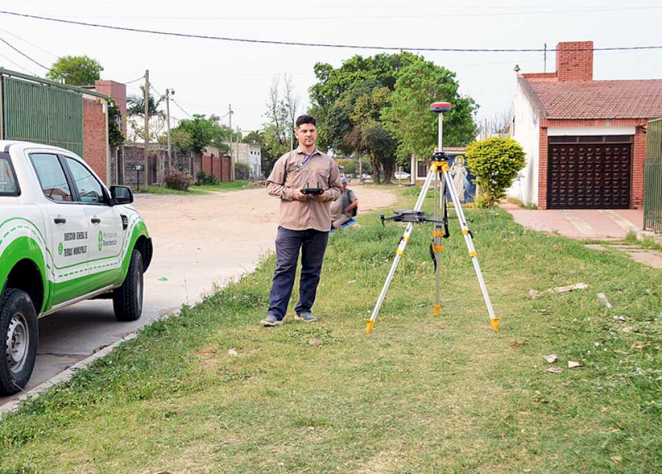 La Municipalidad inició muy esperadas mensuras en el Barrio Camalote