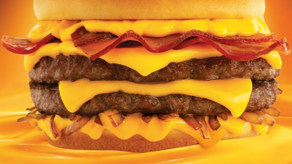 la-unica-hamburguesa-de-mcdonald’s-hecha-con-carne-fresca-y-no-congelada:-una-explosion-de-sabor