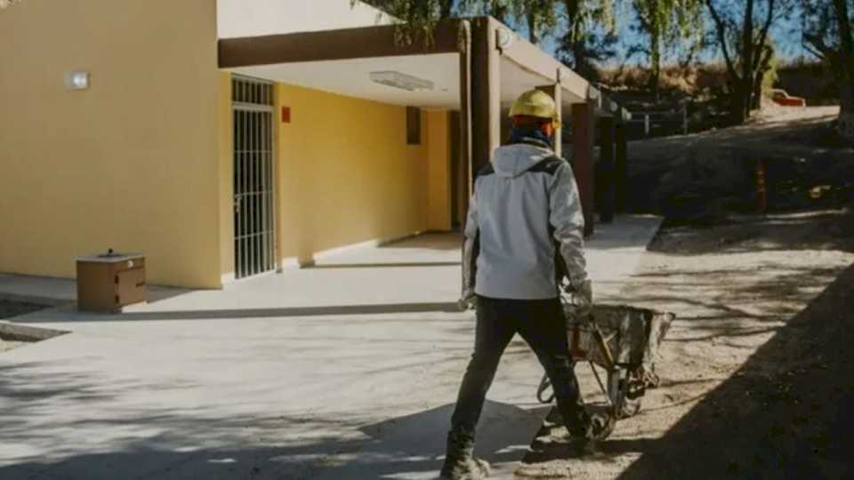 el-gobierno-ya-trabaja-para-reparar-los-danos-de-la-lluvia-en-las-escuelas