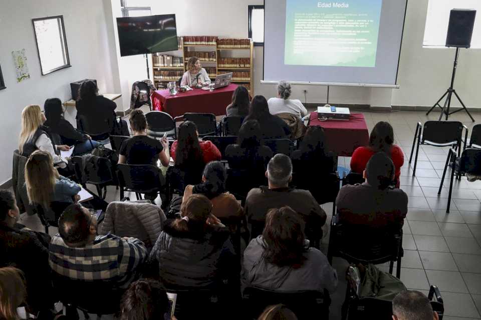 Más de 70 personas se capacitaron para la conservación de documentos y archivos históricos