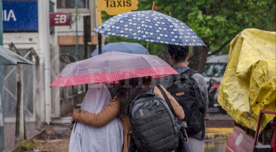 la-lluvia-no-para:-cuantos-milimetros-cayeron-en-salta-este-jueves-y-como-seguira-el-tiempo