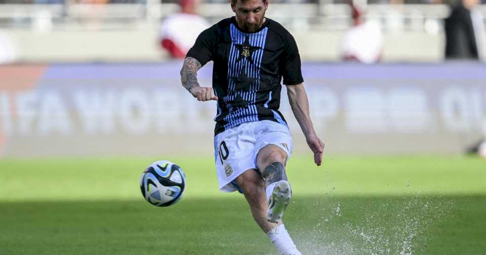 La demora de Venezuela vs. Argentina, por las Eliminatorias 2026: de la queja de Lionel Messi a la prueba de la pelota de Pablo Aimar