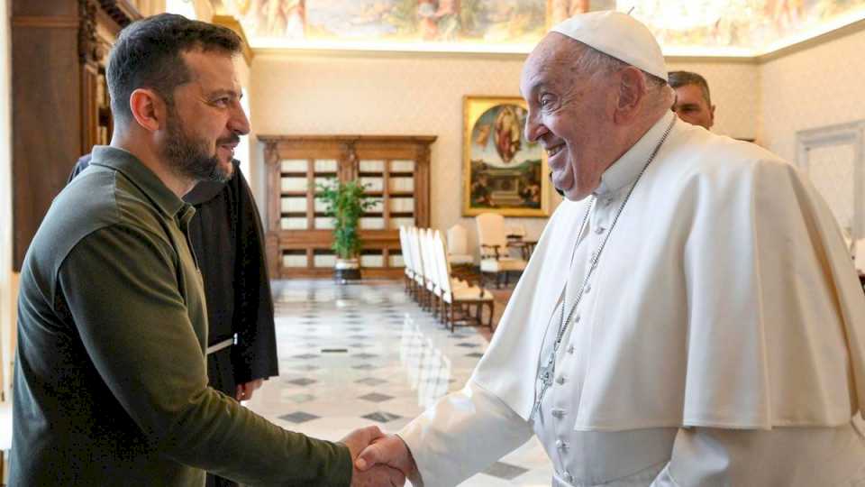 zelenski-visito-al-papa-francisco-en-medio-de-su-gira-europea-para-conseguir-mas-apoyo-contra-rusia