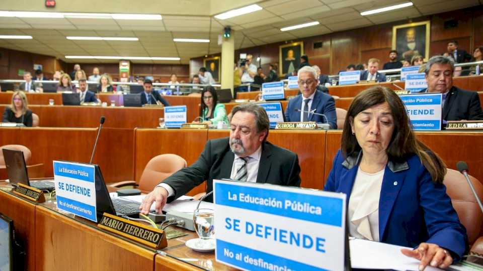 También en la Legislatura, Orrego se salió de la línea de fuego