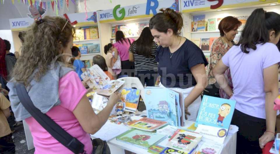 video.-los-saltenos-disfrutan-de-la-14a-feria-del-libro-en-la-usina-cultural