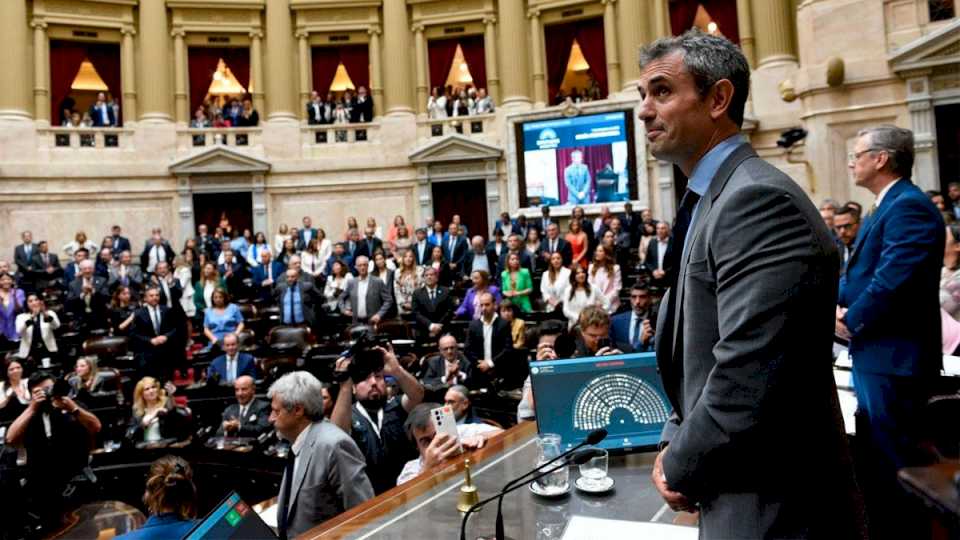 el-gobierno-busca-el-apoyo-de-la-oposicion-dialoguista-tras-el-envio-de-la-ley-hojarasca-al-congreso