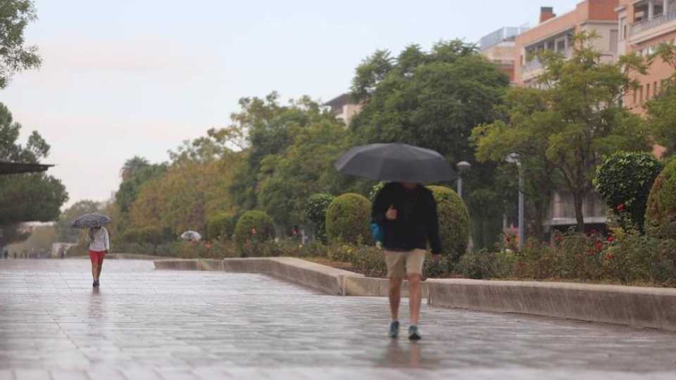 Amanecer lluvioso en Córdoba donde el norte de la provincia está bajo aviso rojo por fuertes precipitaciones