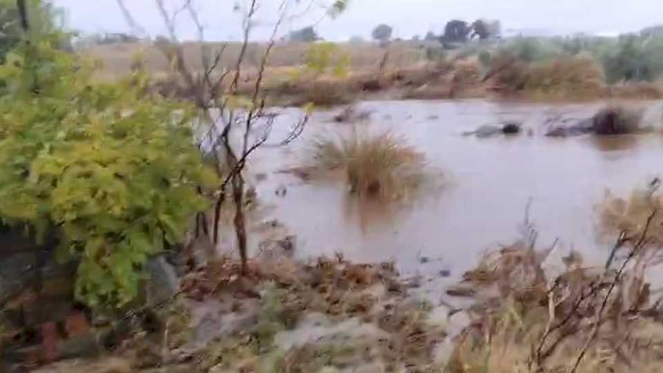 Las fuertes lluvias provocan el desborde del arroyo Milano en Dos Torres