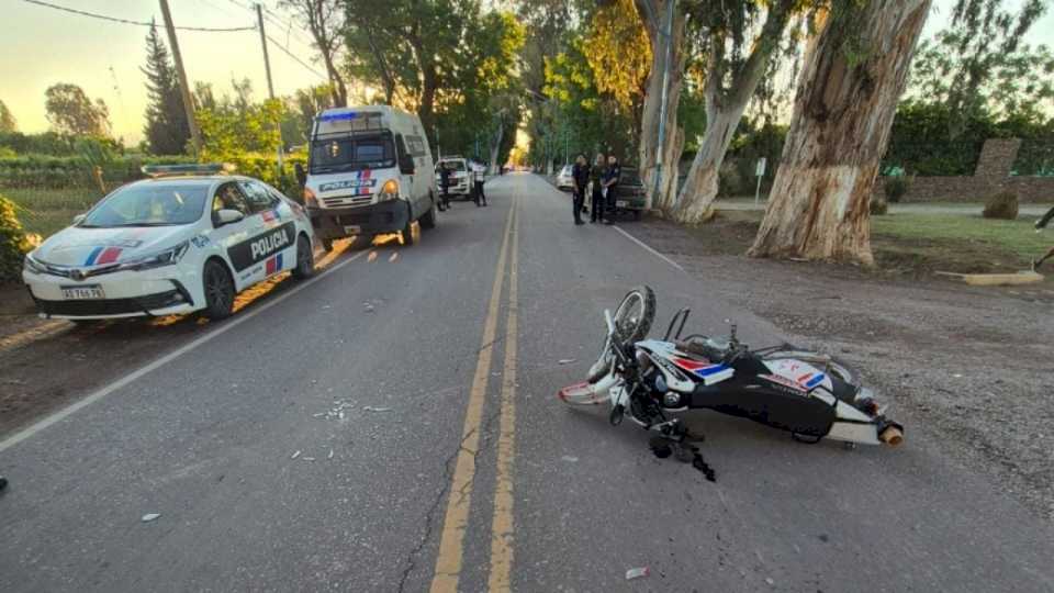 Otro policía, otro choque en moto