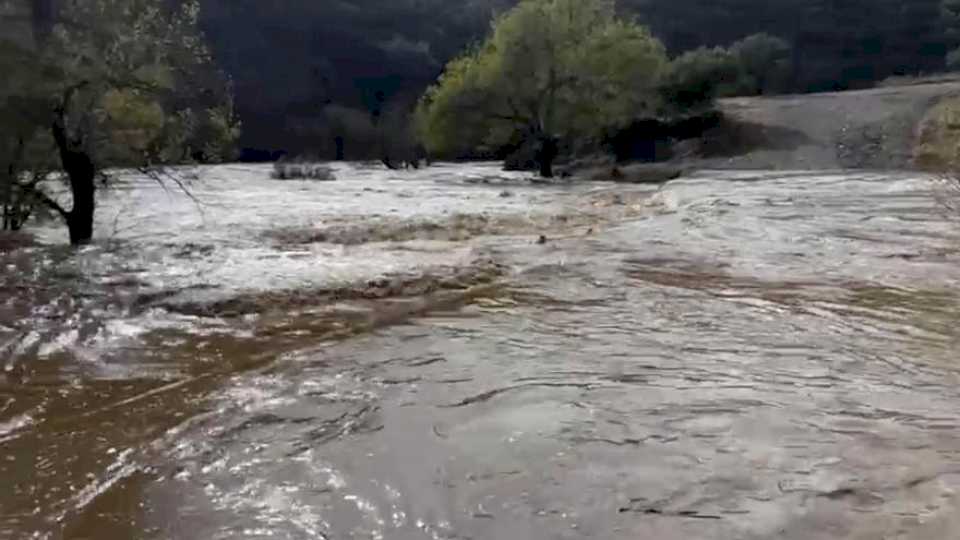 El gran caudal del río Cuzna por las lluvias