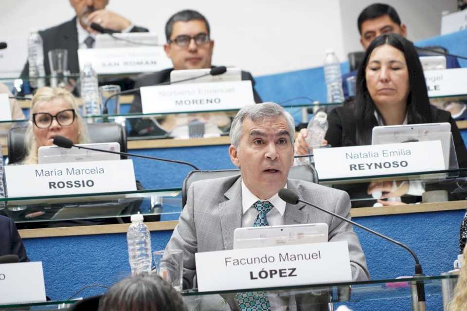 lopez:-“el-gobierno-provincial-logro-mantener-el-poder-adquisitivo-de-los-trabajadores-estatales”