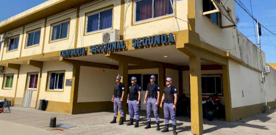 dos-jovenes-cayeron-de-una-moto-en-medio-de-maniobras-peligrosas