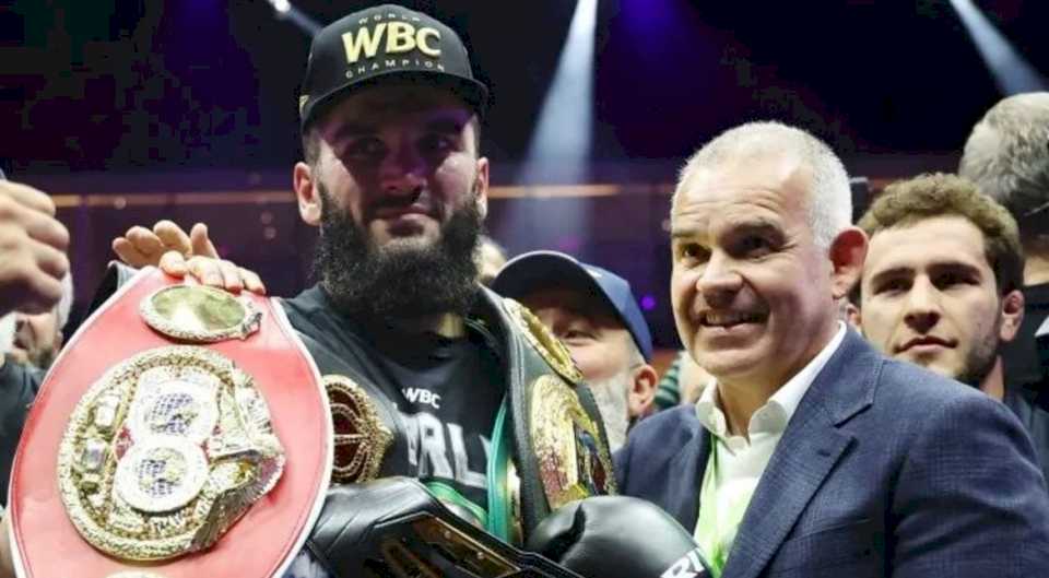 video.-boxeo:-beterbiev-le-gano-a-bivol-en-las-tarjetas,-y-se-consagro-campeon-de-los-semipesados