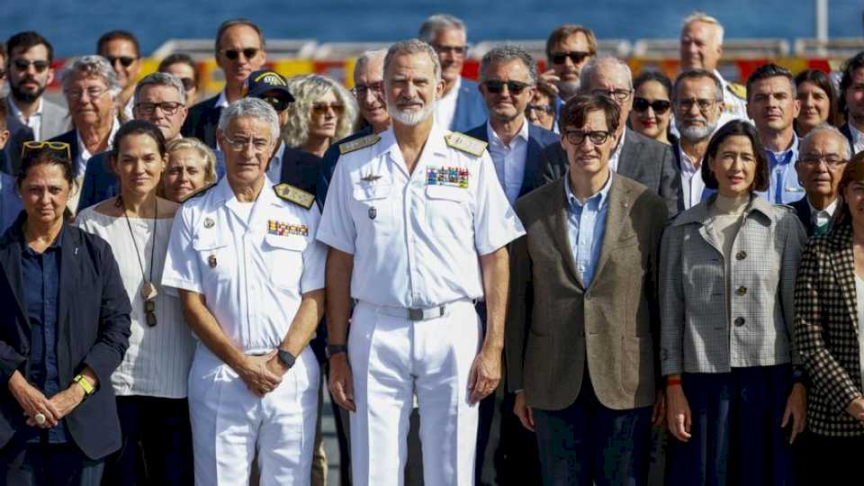 el-rey-felipe-vi-visita-barcelona-para-seguir-la-copa-america-con-salvador-illa