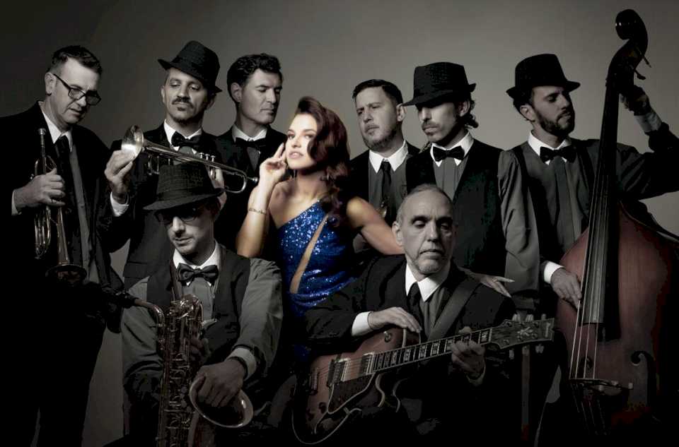 Elizabeth Karayekov Big Band presenta su nuevo show en Rosario