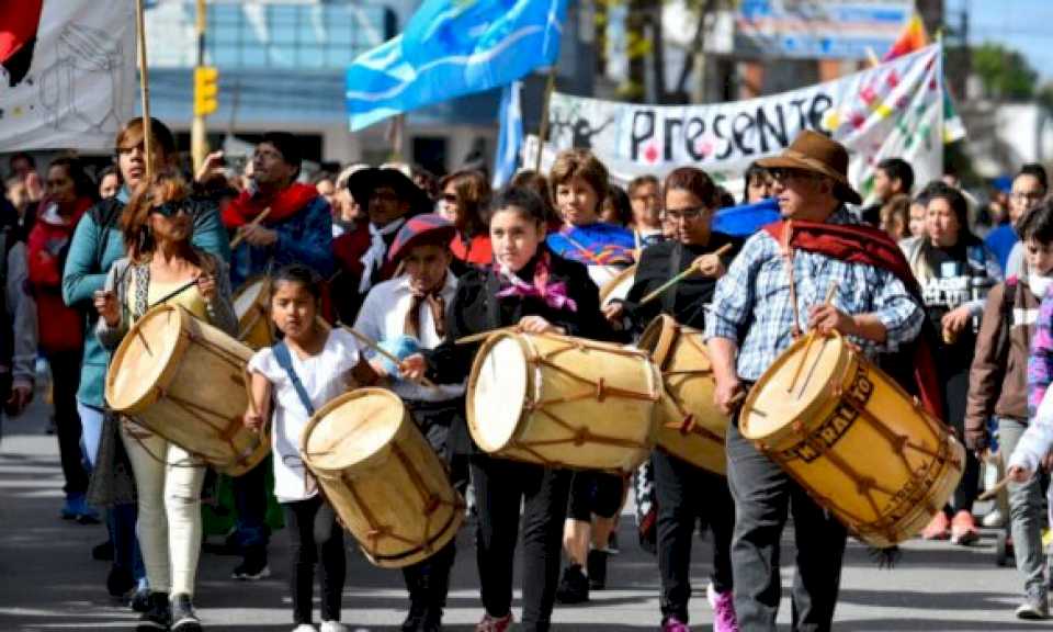 trelew-engalanara-sus-calles-con-la-7°-marcha-de-los-bombos