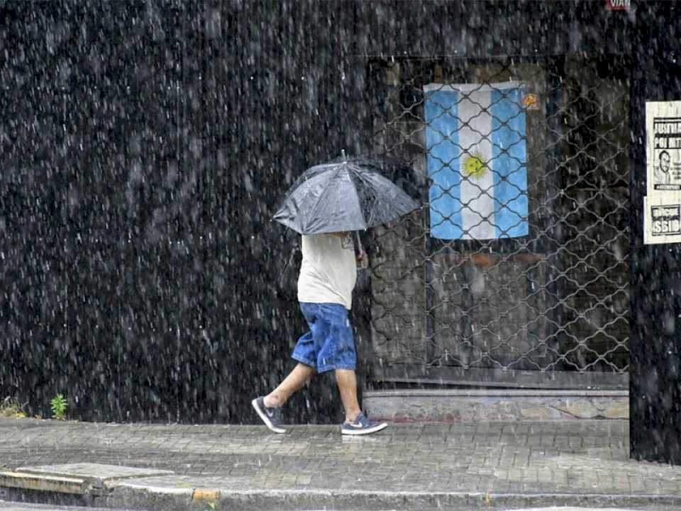 Otro día gris y con lluvia en la ciudad