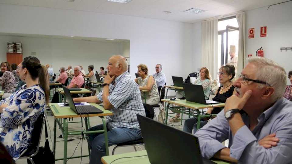 Los mayores de Montilla refuerzan sus habilidades digitales