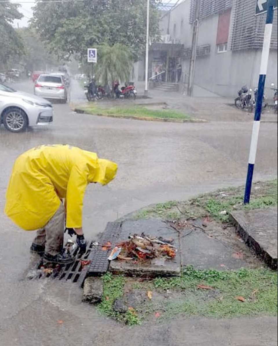 temporal-de-lluvia,-truenos-y-rayos-sorprendio-a-los-formosenos