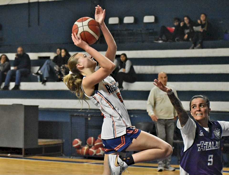 Lunes con femenino: triunfos de Regatas de San Nicolás y de Central