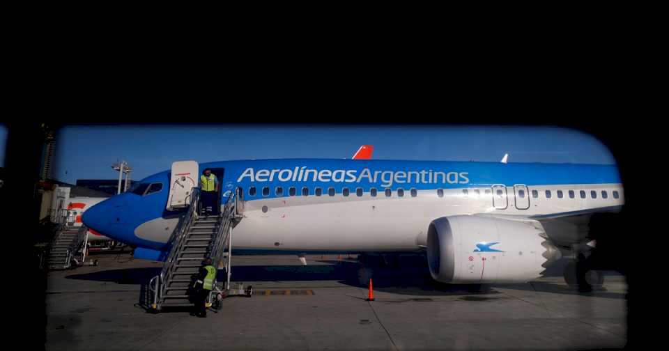 Privatización de Aerolíneas Argentinas: «Si la ley no pasa, se la entregaremos a los empleados», anticipó Javier Milei