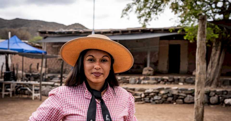 Micaela Elizondo, la joven y orgullosa presidenta de los gauchos de Sierras de Chávez