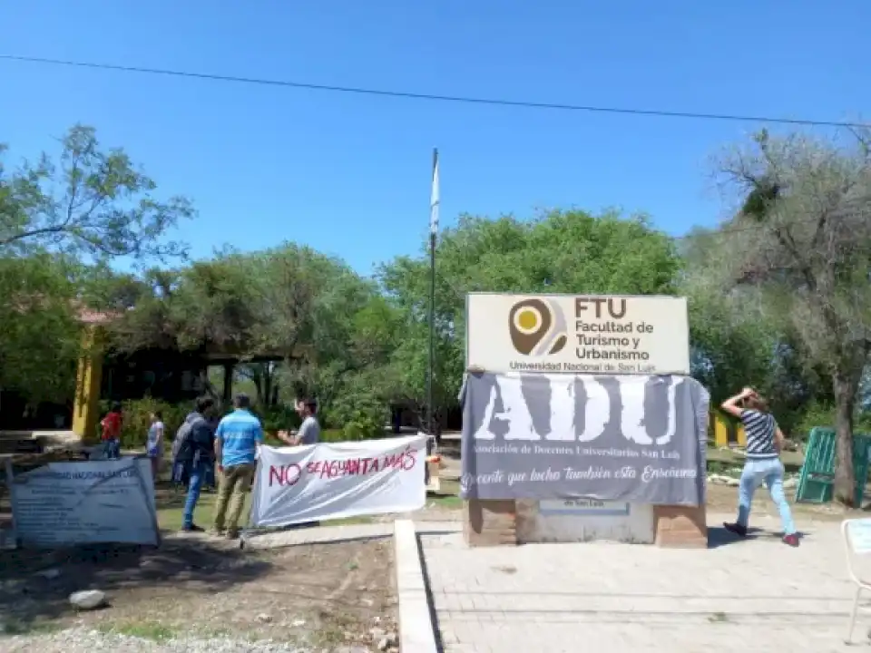 Docentes de la FTU se sumaron al paro total de actividades