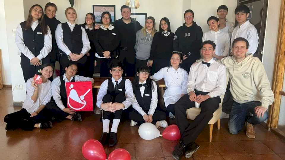 alumnos-del-cet-n°25-de-bariloche-competiran-en-montevideo-con-emprendimiento-gastronomico